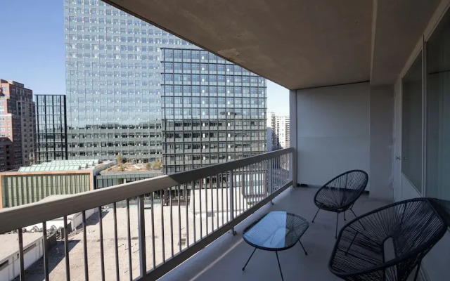 Stylish & Spacious 2BR in Crystal City