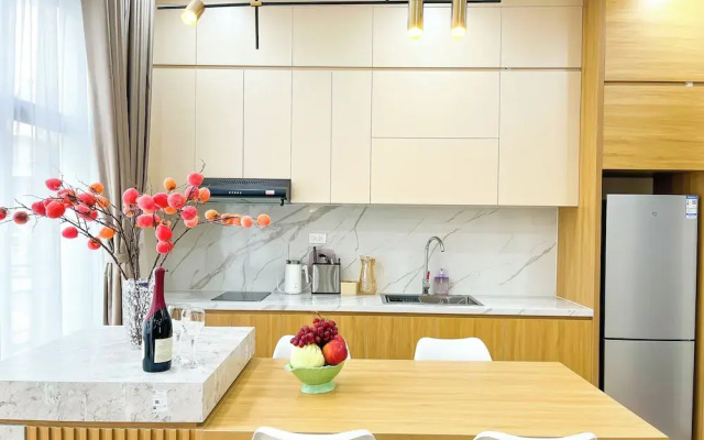 Amazing Housing Lac Long Quan