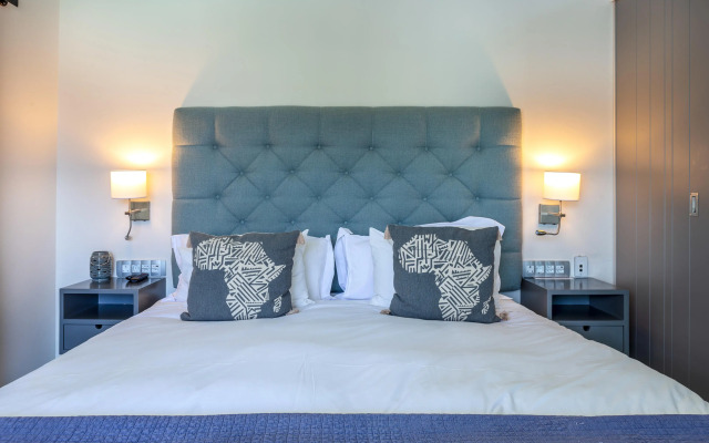 Whale Rock Luxury Lodge