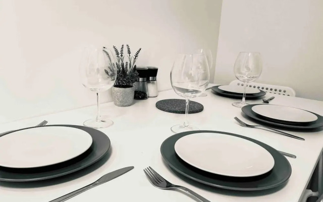 L Tape R Moise Hypercentre Sub