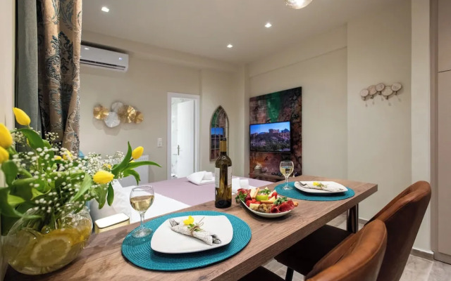 Romantic Studio under Acropolis