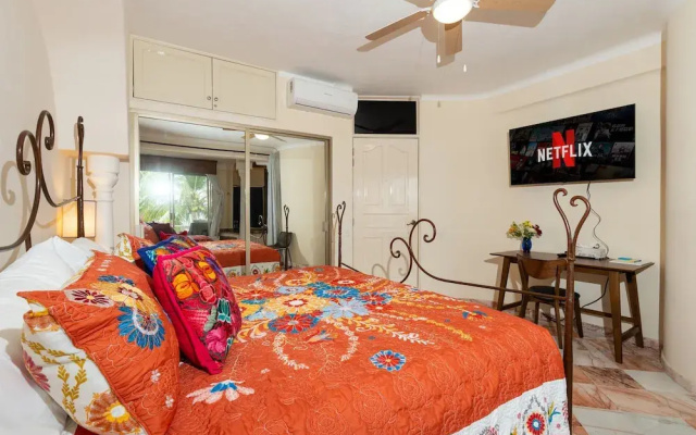 Ocean Front Penthouse Pool Sleeps 8 People