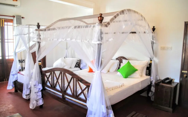 Miura Dutch Edge Hotel