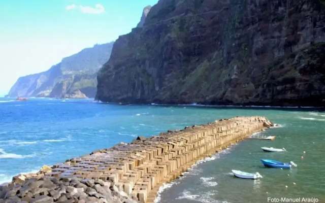 P Delgada 3-bed House, Sleeps 6, Parking & Seaview