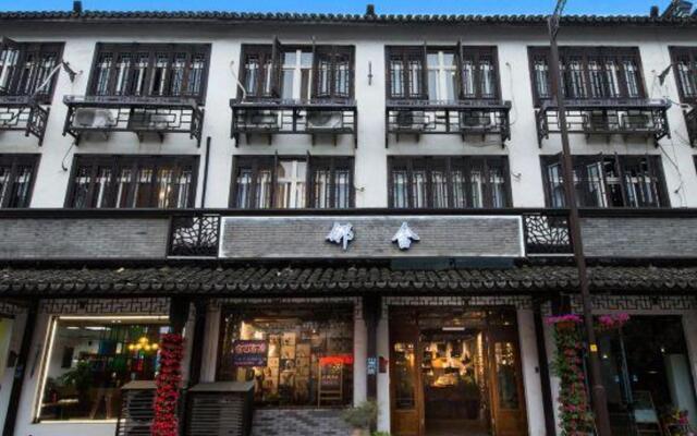 Jiuqi Wuzhen Linshe Art Hotel