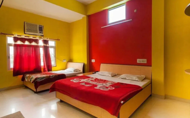 R.R.Hotel Restaurant & Lounge