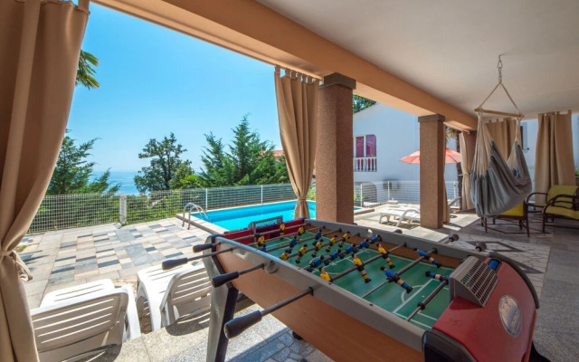 Laurus Tuli Evica in Tuli Evica