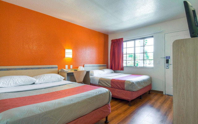 Motel 6 Pomona, CA - Los Angeles