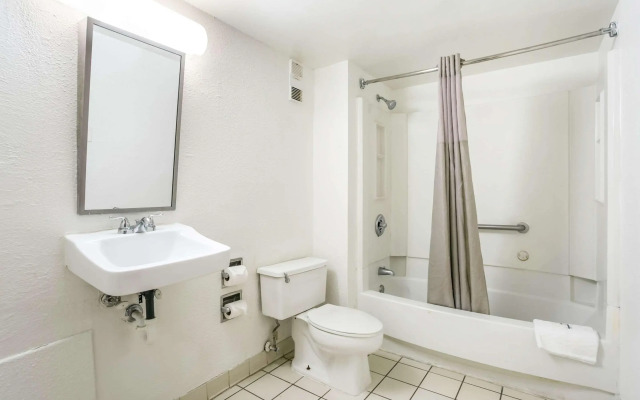 Rodeway Inn Baltimore - Inner Harbor South