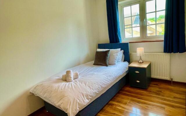 Swafield House - Parking - Modern 2 Bed - Marvello Properties