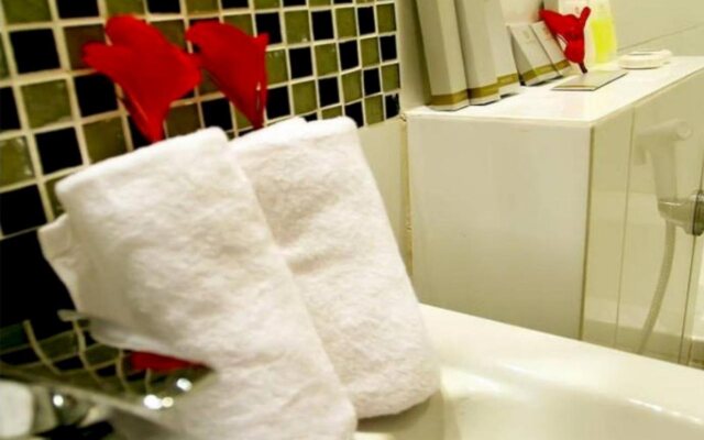 Grand Royal BIL Hotel