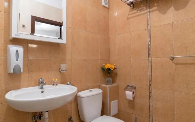 Comfort.Chic.Charming Apt with Terrace near NDK