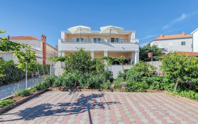 Seafront apt With Balcony, sea View and Mooring