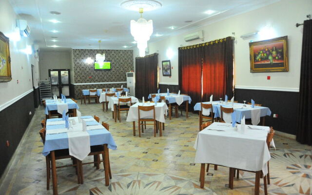 Peemos Place Warri