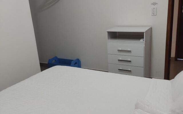 2 suítes c/ Ar, Piscina, Churrasqueira, 500mt Mar