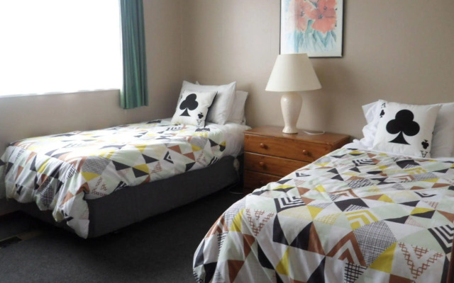 Red Tussock Motel