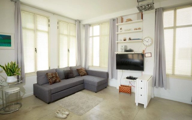 Luxurious Bauhaus Suite Market View