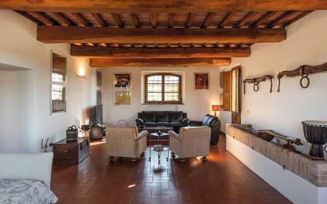 Country Villa In Tuscan Hills