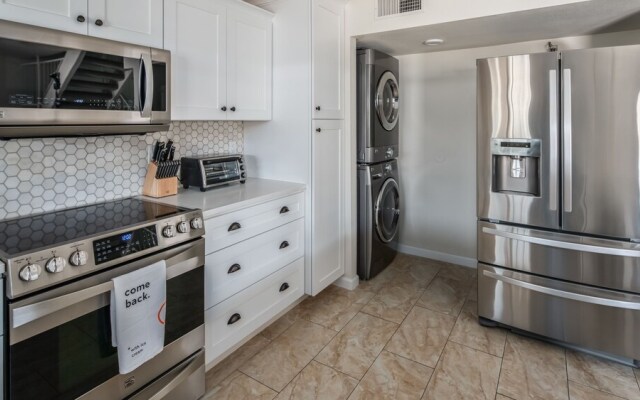 Spacious 4BR Townhouse by WanderJaunt
