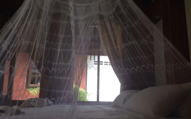 Hut Sun Bungalow