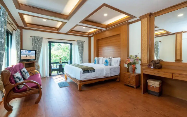 Bright Luxury Villa W Garden Pool & Sauna