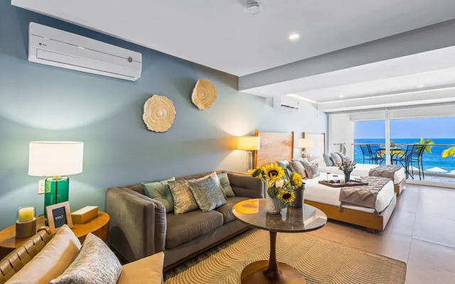 Gorgeous 1BR with Pools & Sea Views