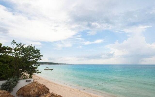 Beach House Villas and Hotel