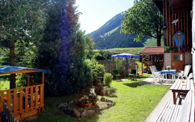 Ferienhaus Familien und Gruppenhaus Garten Grillkamin