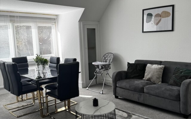Inviting 2-bed Apartment in Poole