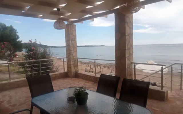 Maritinas Stone Apartment On The Beach
