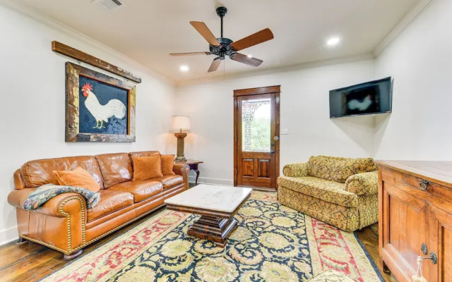 Chic Louisiana Retreat - Balcony & River Views!