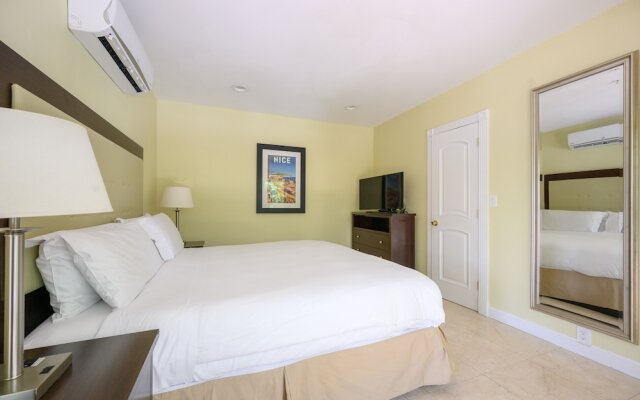 1ivd204j 1 Bedroom Hotel Room