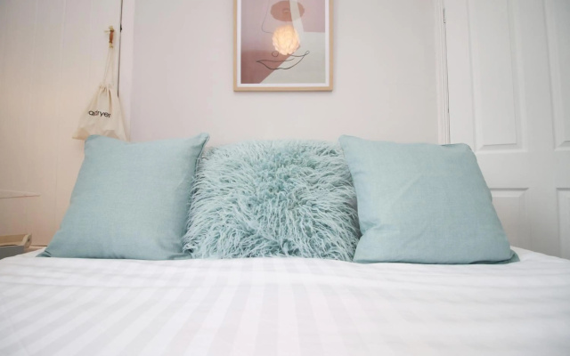 City House by Stay South Wales - sleeps 4