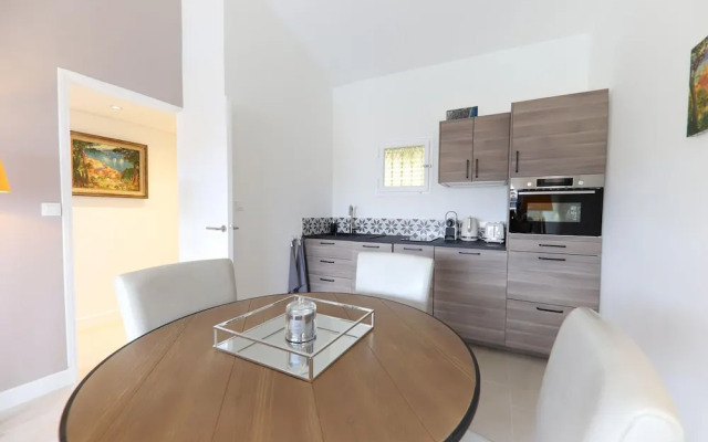 Air-conditioned Apartment Near Beach