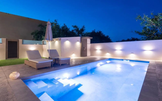 Artemis Luxury Villa