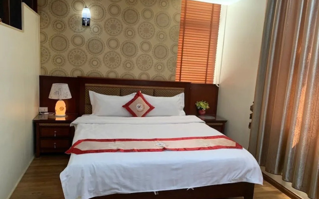 Duc Trung Hotel CB by Bayluxury