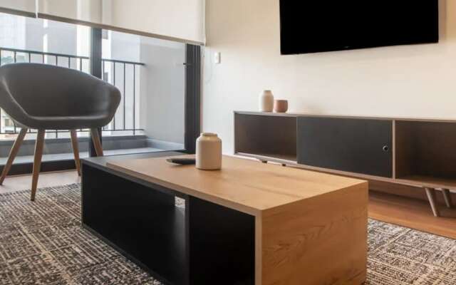 w Perfect 2BR With Balcony in Miraflores