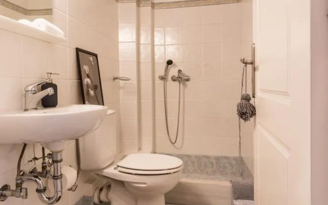 3 Bedroom apt in Athens With Acropolis View