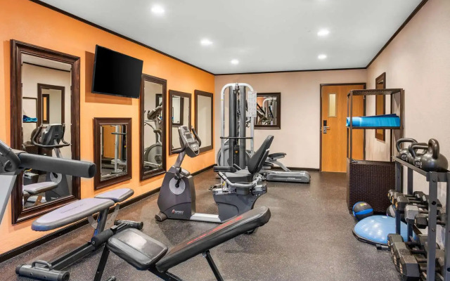 White Pines Inn & Suites