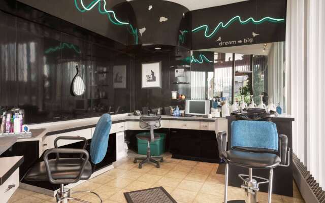 Baymont Inn and Suites Medicine Hat