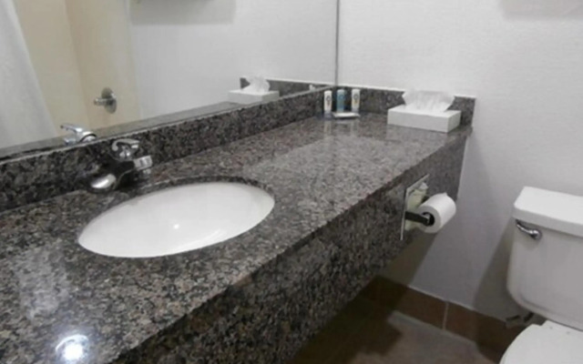 Quality Inn & Suites Kansas City I-435N Near Sports Complex