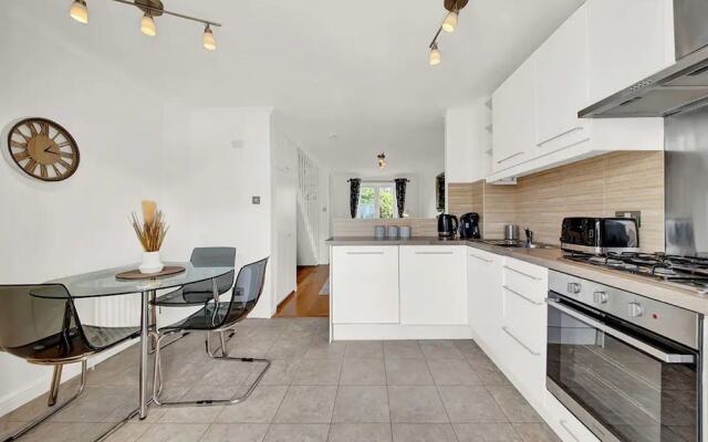Luxurious 2-bed House in Canary Wharf London