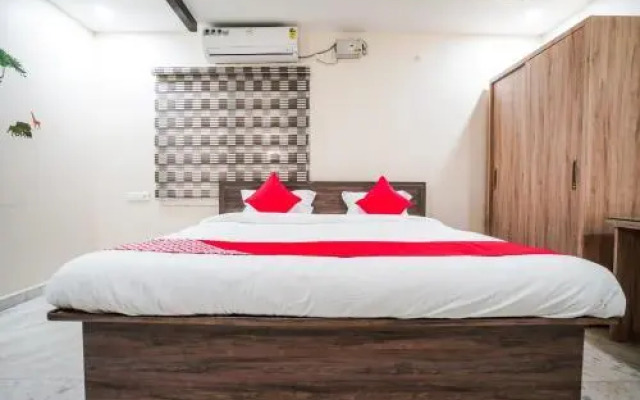 Oyo 22445 Lakshmi Residency