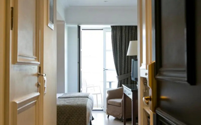 Hera Hotel
