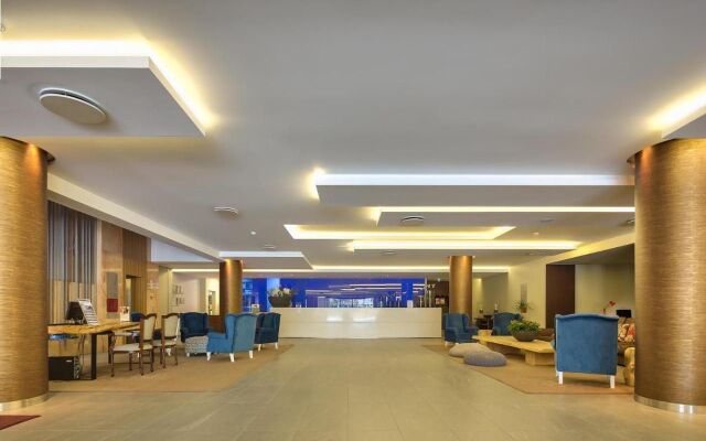 The Views Monumental