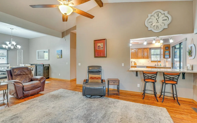 Near Dtwn Eureka Springs: Holiday Island Home!