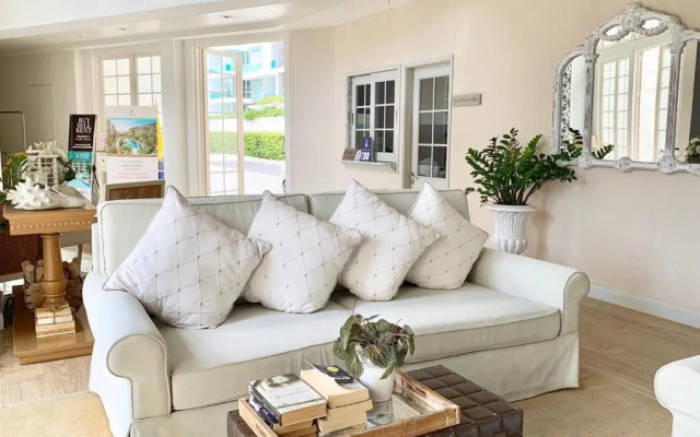 The Summer Hua Hin by Pantakarn