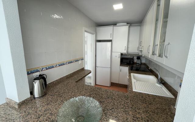 South facing apartment, 7 mins walk from beach