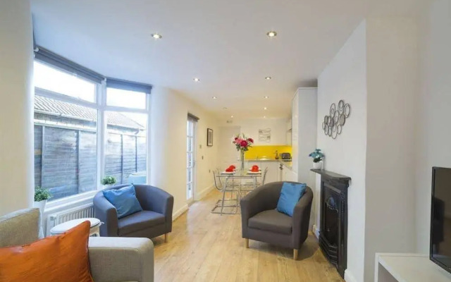 Charming Tower Bridge Apartment