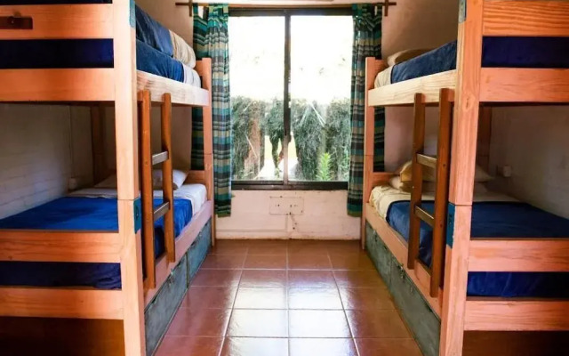 La Quinta Hostel & Suites